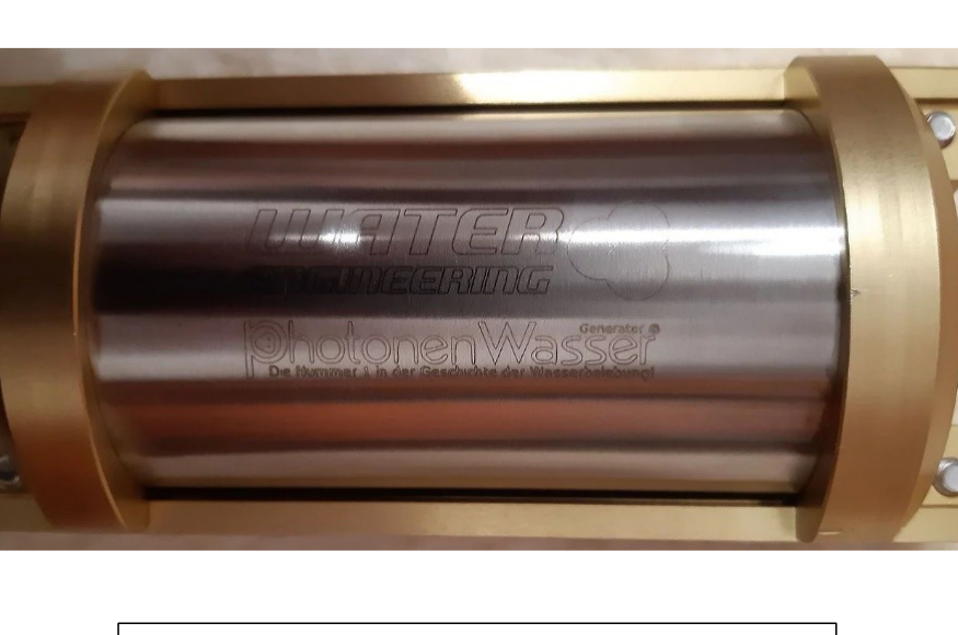 Photonenwasser-Generator PWG, Edelstahlzylinder mit Messingflanschen, Nahaufnahme